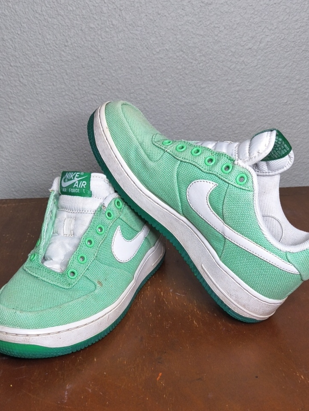 Nike Womens Mint Green& White Canvas Sneakers Missing Soles No Laces Size 7.5 AW